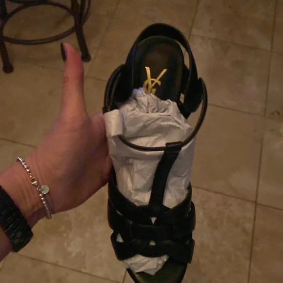 Pre-owned heels. Right size. - Picture 4 of 4